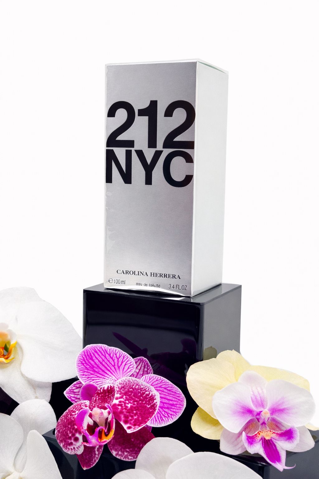212 by Carolina Herrera – Eau de Toilette (3.4 oz / 100 ml)