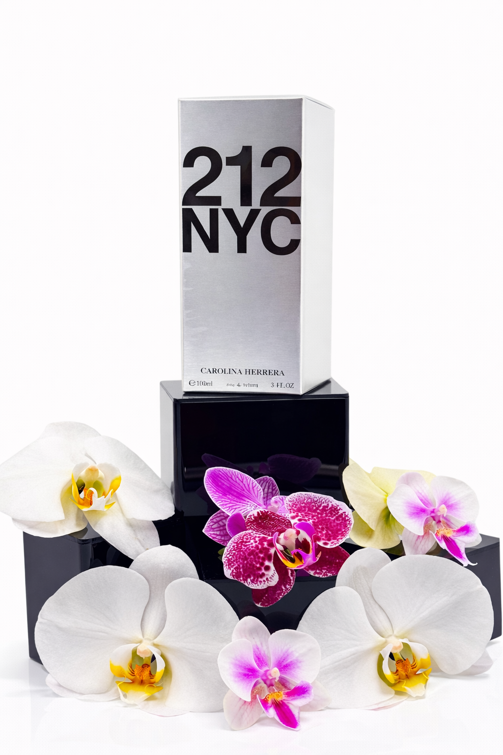 212 by Carolina Herrera – Eau de Toilette (3.4 oz / 100 ml)